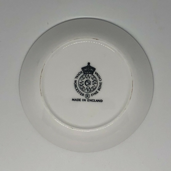 ROYAL WORCESTER Pansies Fine Bone China - Picture 2 of 2